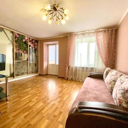 Apartpoltava: Spacious Central Apartment with Business Amenities Exterior photo