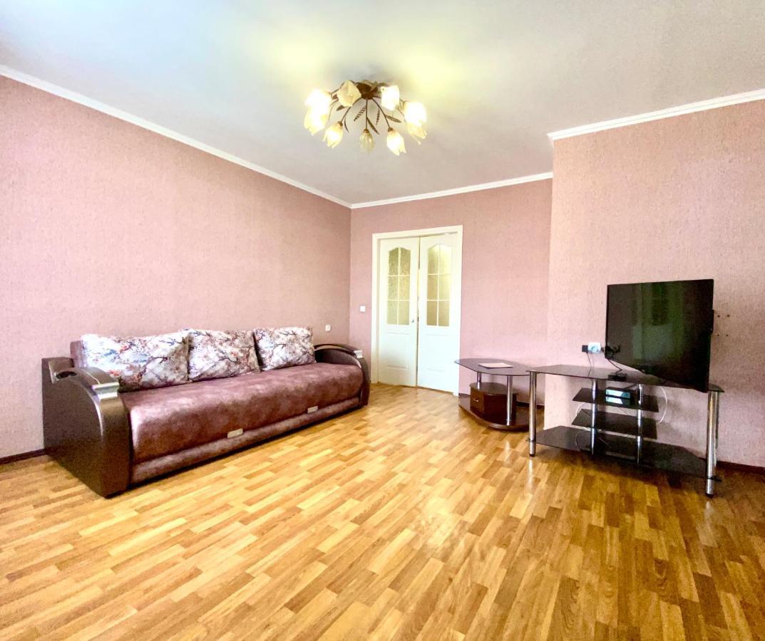 Apartpoltava: Spacious Central Apartment with Business Amenities Exterior photo